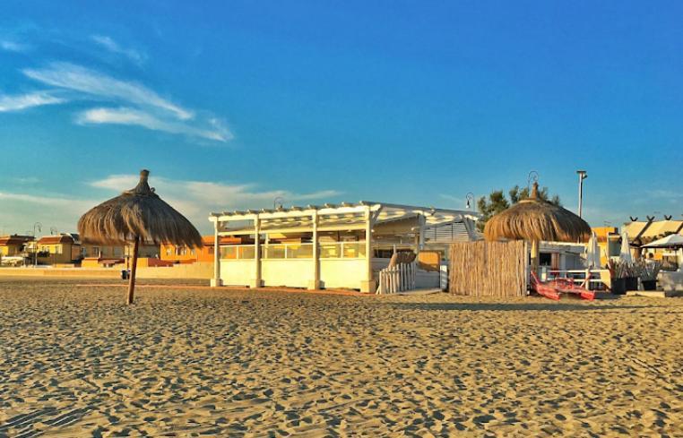 Апартаменты A Few Steps From The Sea Фьюмичино Экстерьер фото